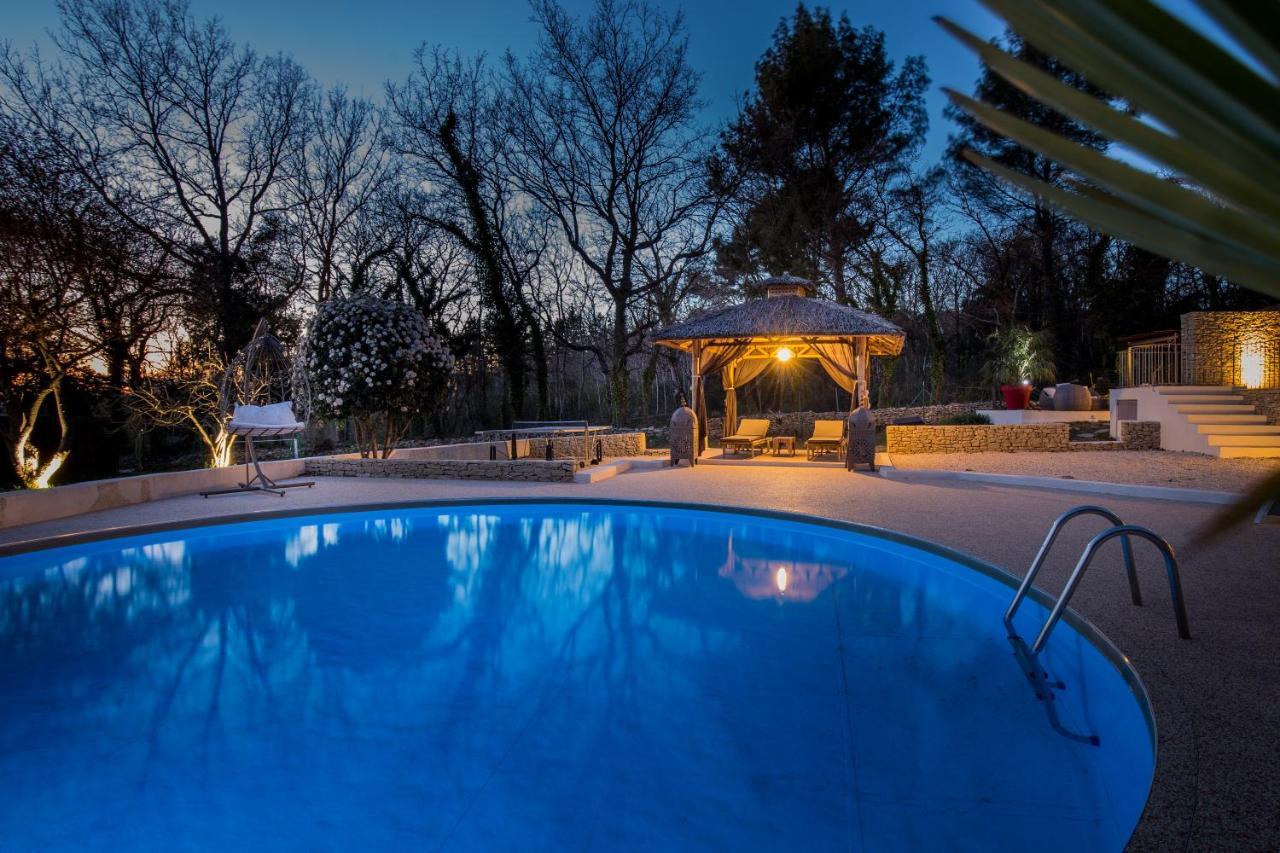 Villa El Sama-In Jacuzzi et Piscine chauffée LʼIsle-sur-la-Sorgue Exterior foto