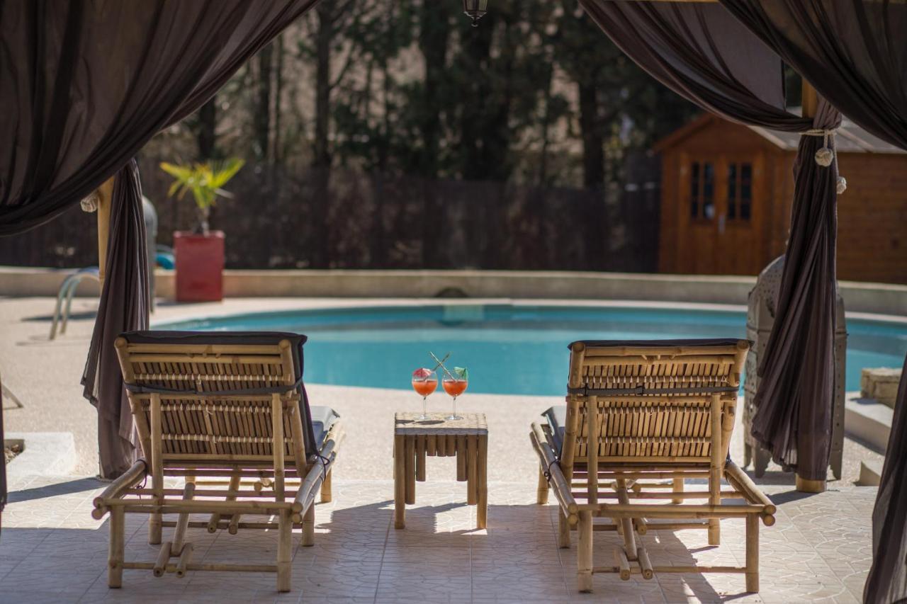 Villa El Sama-In Jacuzzi et Piscine chauffée LʼIsle-sur-la-Sorgue Exterior foto